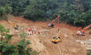 Death toll in China road collapse mounts to 48 (Lead)