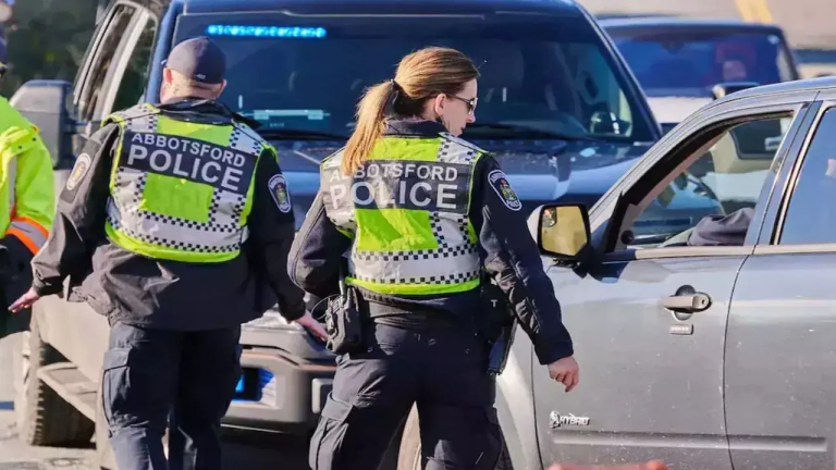 Major accident in Canada, several vehicles collided, and 4 people including an Indian couple died