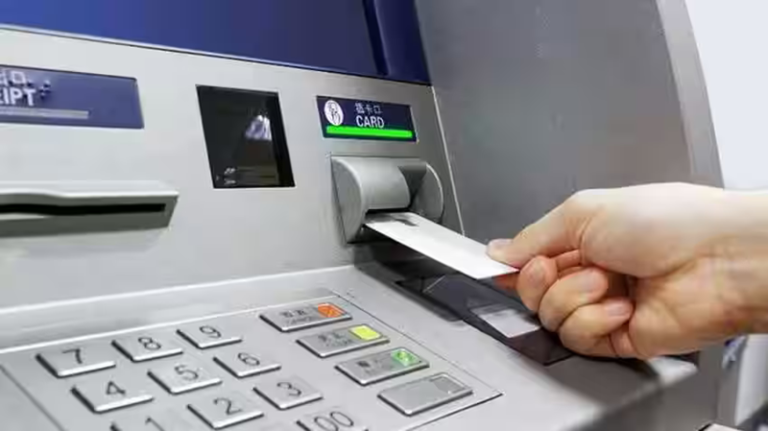 ATM Transaction Tips: If you do not withdraw money from ATM even after completing the transaction, then follow these methods..