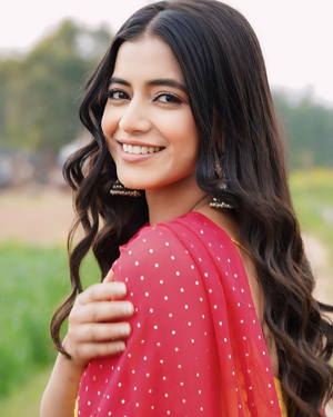 ‘Udaariyaan’ fame Alisha Parveen says working on TV gives actor opportunity to evolve