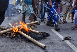 Violence erupts in Bengal's Bhangar, ten injured