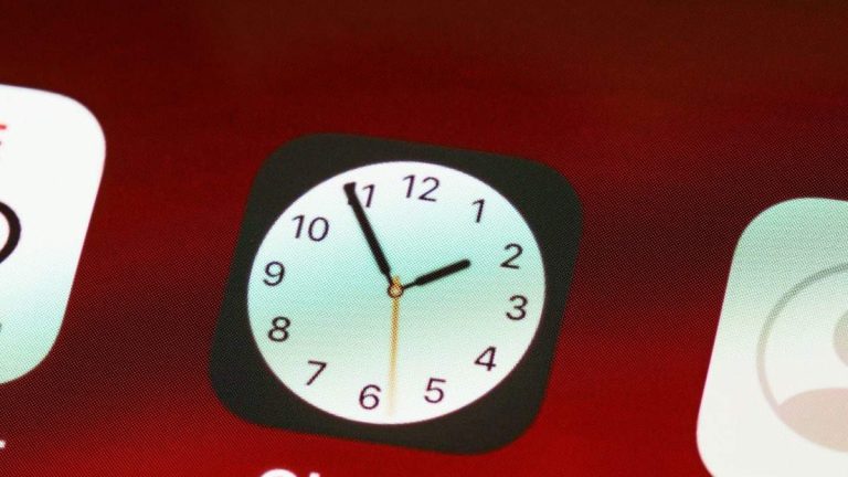 Late to Work? iPhone Users Reporting Alarm Failures, Creating Havoc: Here’s the Lowdown