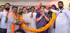 'Congress loves enemy country Pakistan', Smriti Irani sharpens attack in Punjab rally