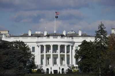 Driver dies after vehicle crashes into White House gate