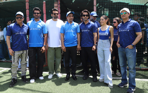 Rajkummar Rao, Srikanth Bolla beat Mumbai heat, play cricket with visually impaired kids