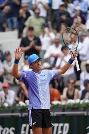 French Open: De Minaur rallies past Medvedev, first Australian to reach QF since 2004