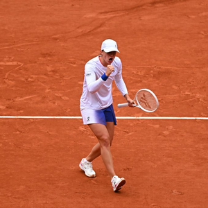 French Open: Swiatek sails into QF with commanding win over Potapova