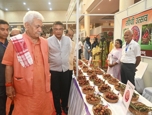 J&K L-G inaugurates Litchi Festival in Jammu