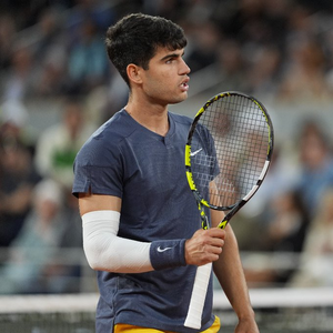 French Open: Alcaraz beats Tsitsipas to set semifinal showdown with Sinner