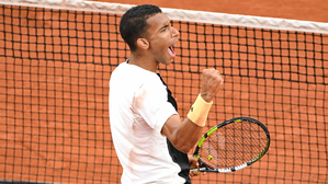 French Open: Auger-Aliassime overcomes Shelton to reach fourth round; De Minaur fights back to beat Struff after rain disruption