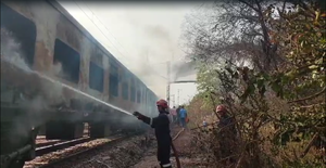 Taj Express catches fire in Delhi, no injuries reported (Ld)