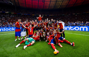 Luis de la Fuente calls Spain ‘best in the world’ after record fourth Euro title