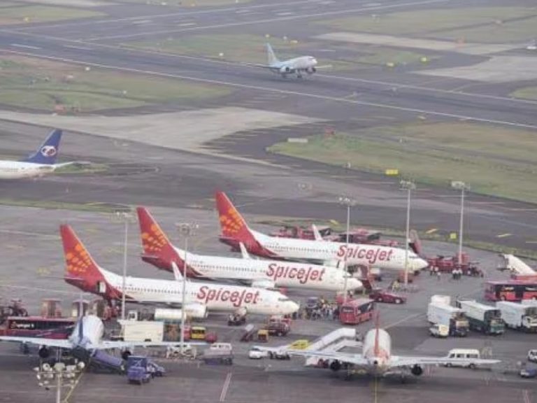 SpiceJet Reports Massive Sixfold Increase in March Quarter Profits | Deets Inside