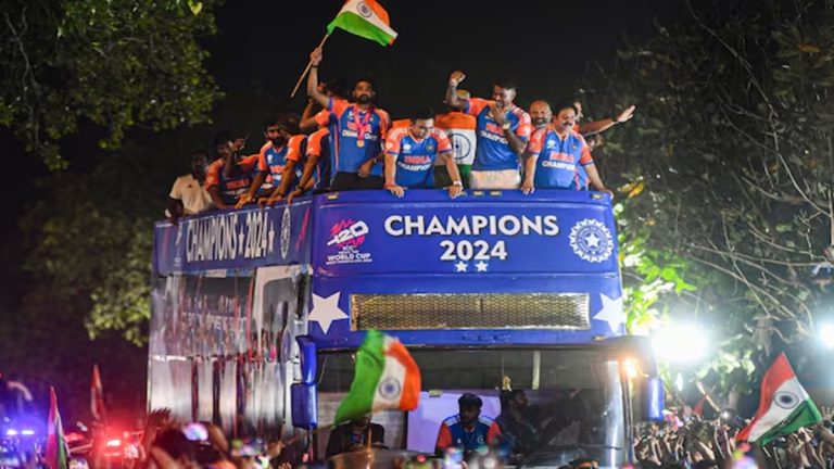 Team India Victory Parade: Fans in Mumbai Complain of Breathing Issues, Fainting During Roadshow