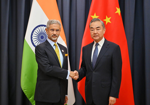 EAM Jaishankar meets Chinese counterpart, says LAC must be respected (Ld)