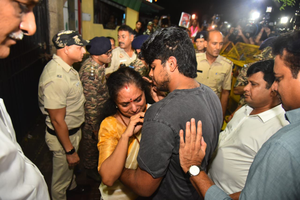 Kavitha turns emotional on meeting family after walking out of Tihar Jail (Lead)