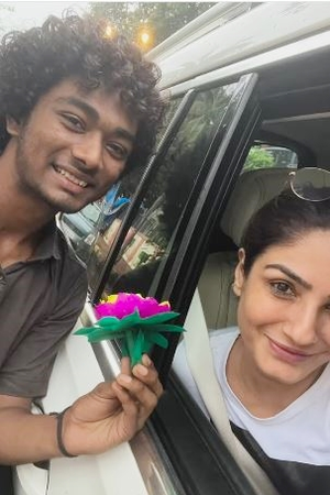 Raveena Tandon celebrates Janmashtami by helping this artist at
 traffic signal