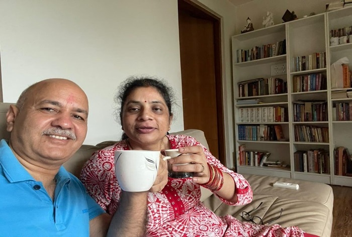 ‘Azadi Ki Subha Ki Pehli Chai’: Manish Sisodia’s 1st Selfie  With Wife Post Tihar Jail Release