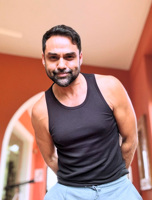 Abhay Deol turns 'sasta' Brad Pitt; flaunts his new look