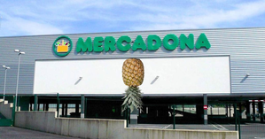 'Pineapple' dating fad causes pandemonium in Spanish supermarket chain