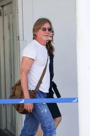 Daniel Craig sports long locks, looks unrecognisable as he touches
 down in Venice