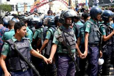 Protest by students causes traffic chaos in Dhaka