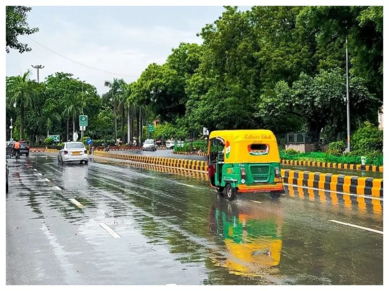 Heavy Rain Lashes Parts of Delhi NCR, IMD Predicts More Showers; Details Inside