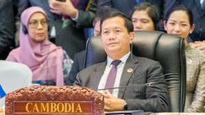 Cambodian PM urges to maintain multilateral trading system in speech at ASEAN Summits